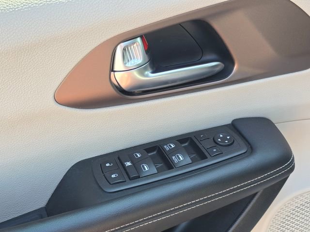 Used 2023 Chrysler Voyager LX FWD image 31