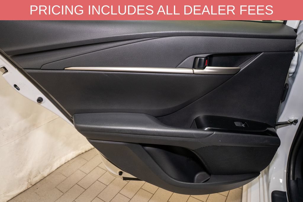 Used 2025 Toyota Camry SE FWD image 9