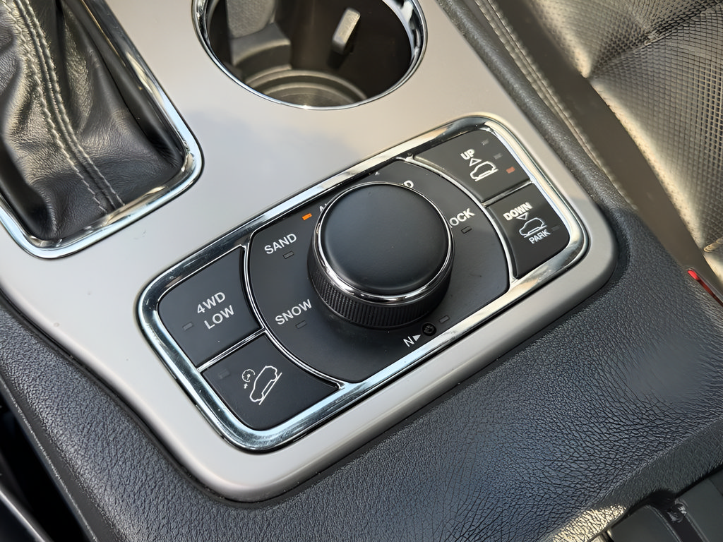 Used 2019 Jeep Grand Cherokee Overland AWD/4WD image 44