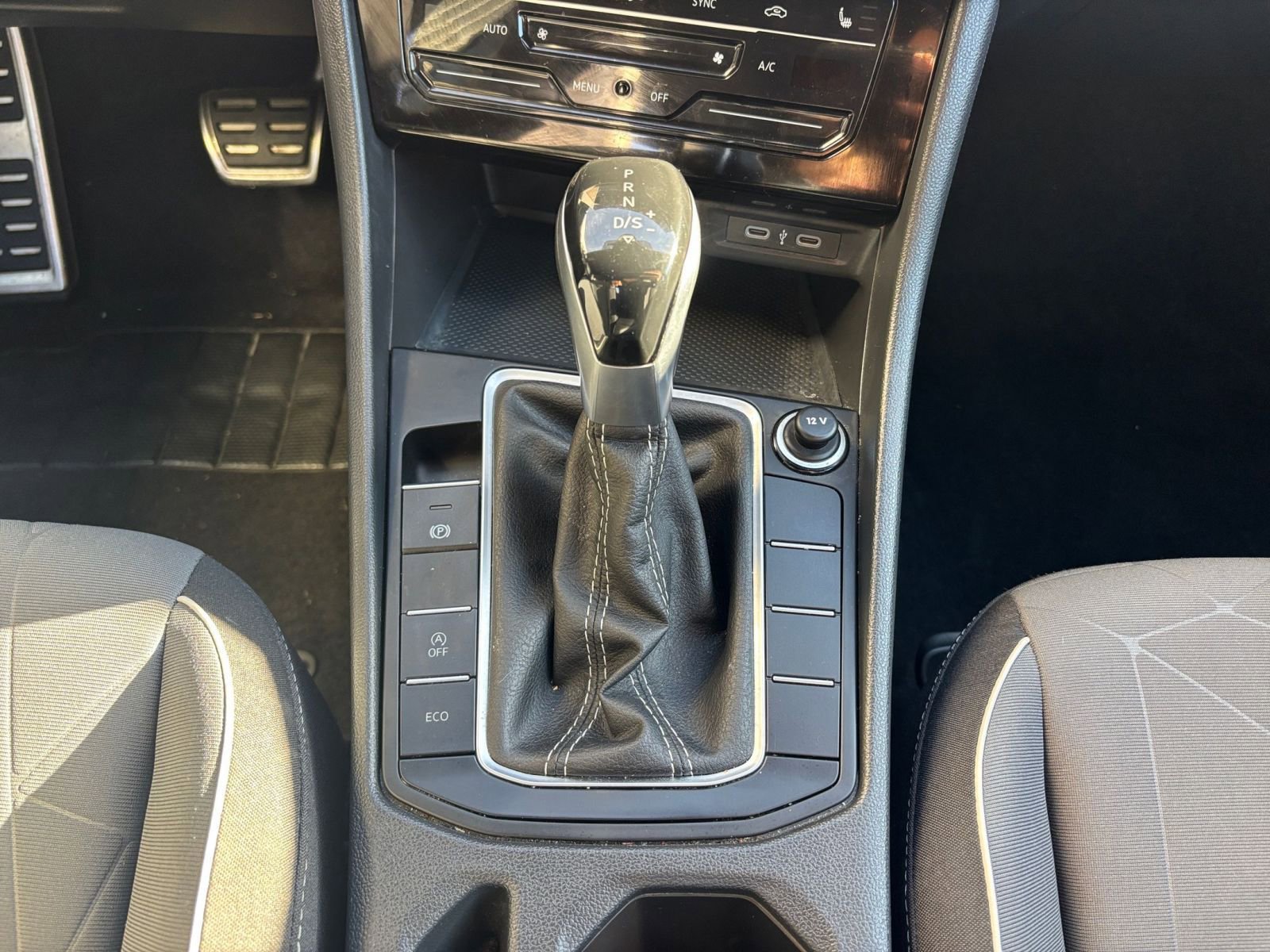 Used 2025 Volkswagen Jetta Sport image 41