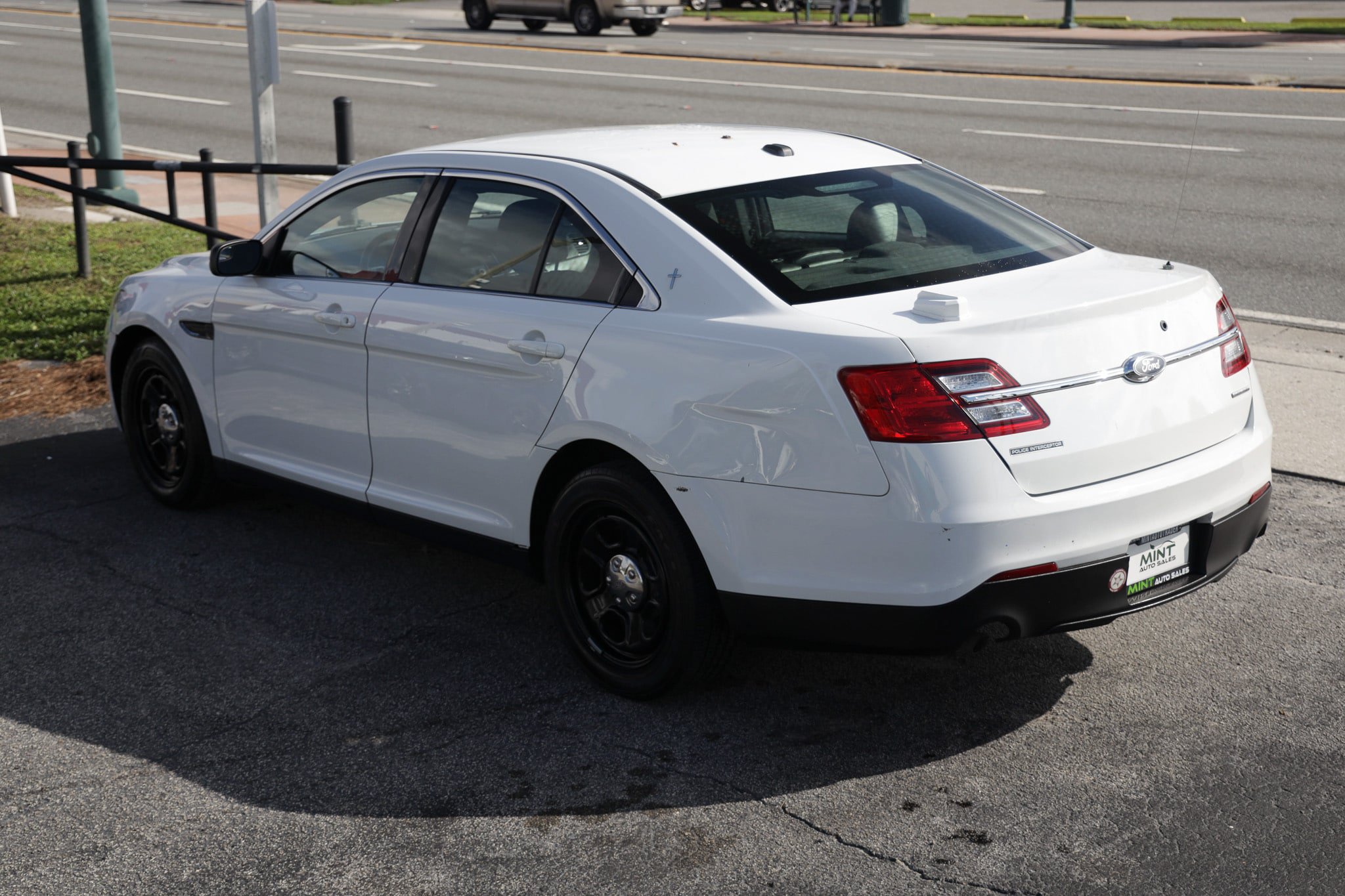 Used 2018 Ford Taurus Police Interceptor FWD image 9