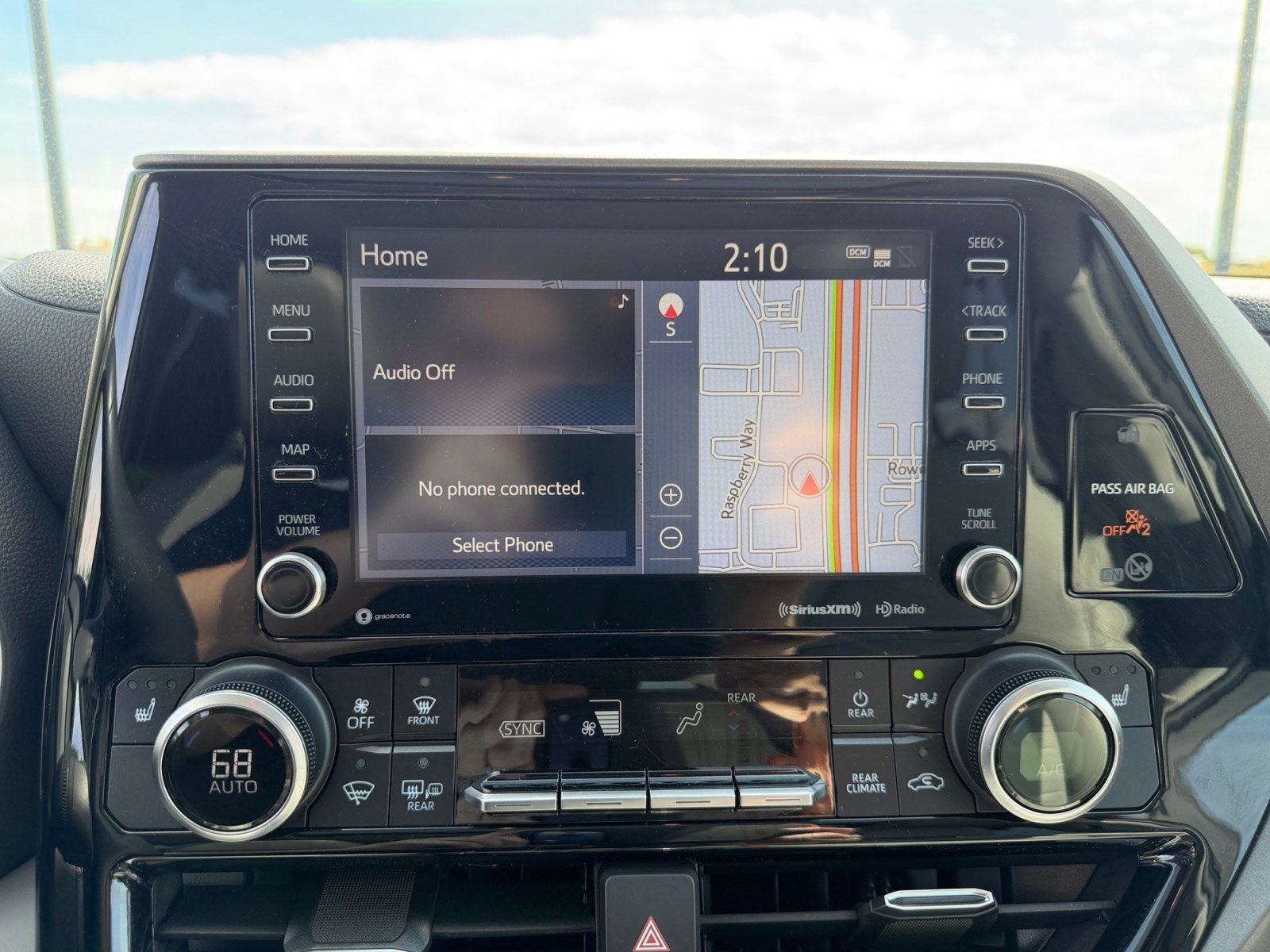 Used 2020 Toyota Highlander XLE AWD/4WD image 12
