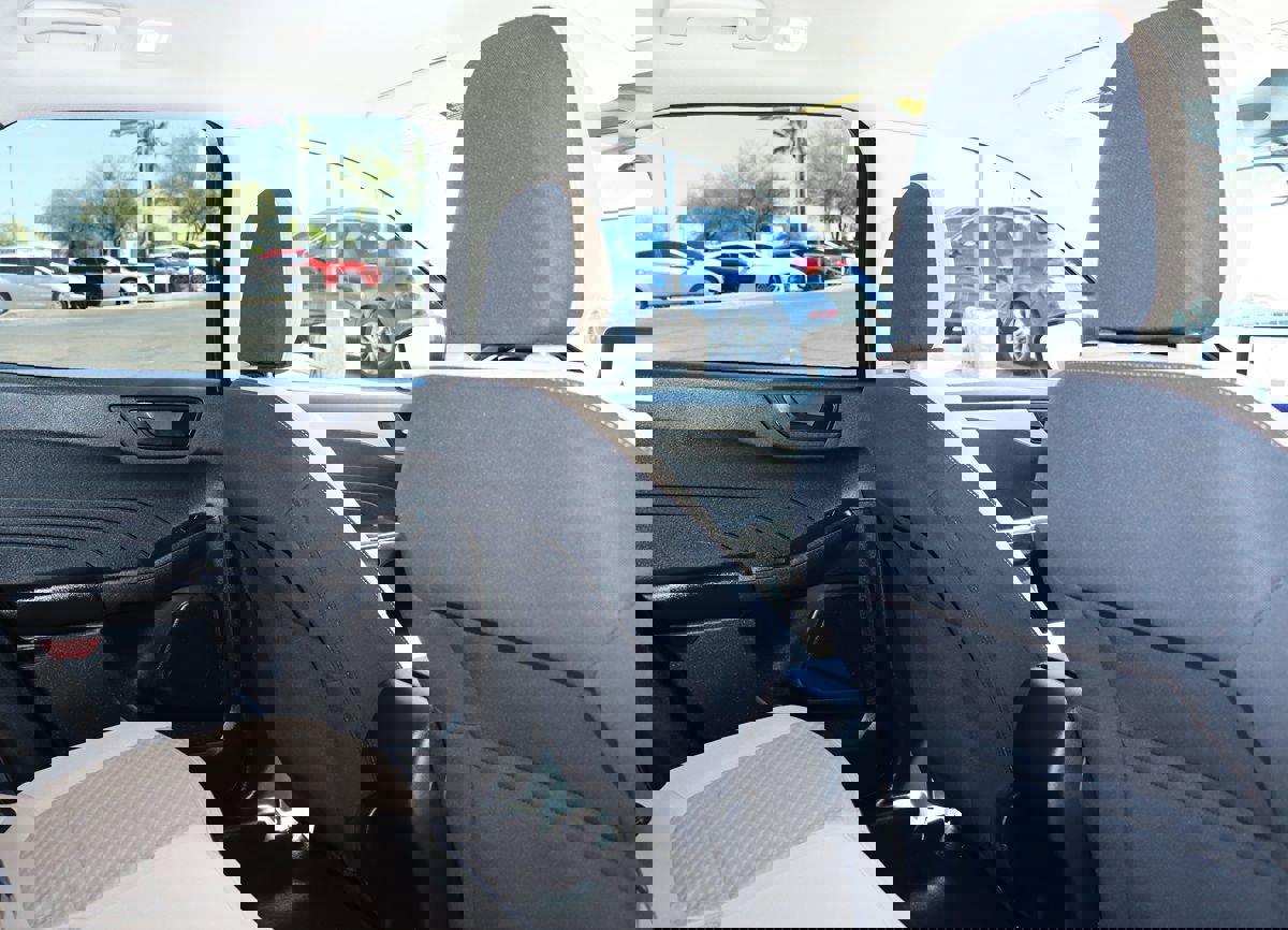 Used 2022 Ford Escape SE image 28