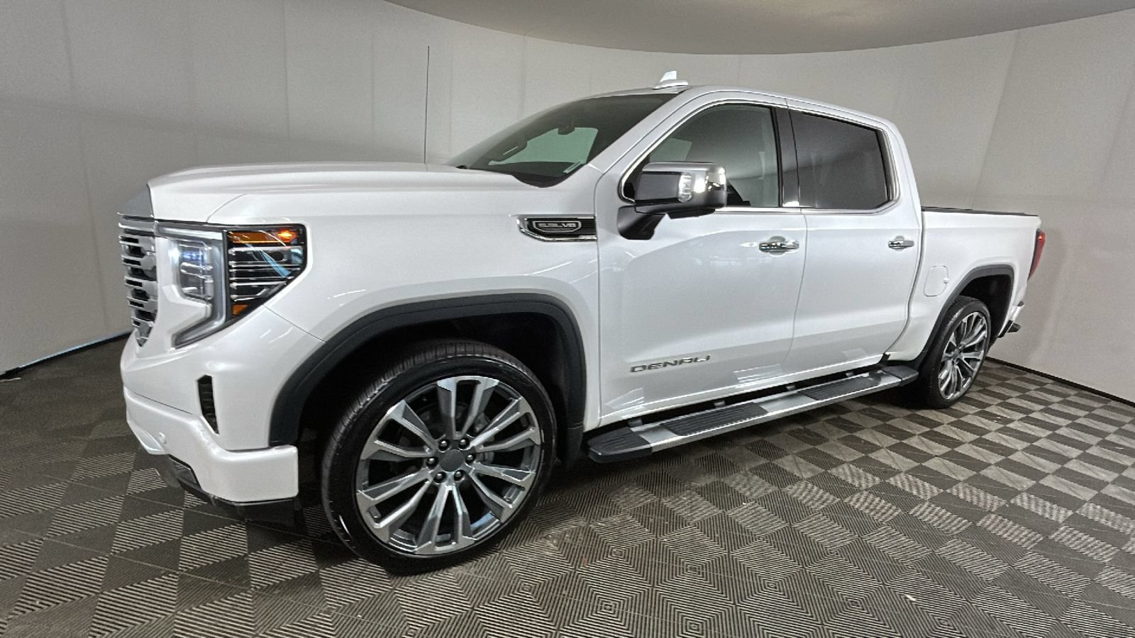 Used 2022 GMC Sierra 1500 Denali AWD/4WD image 8