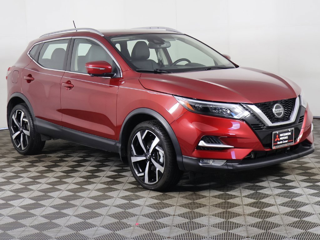 Used 2022 Nissan Rogue Sport SL w/ Premium Package image 2
