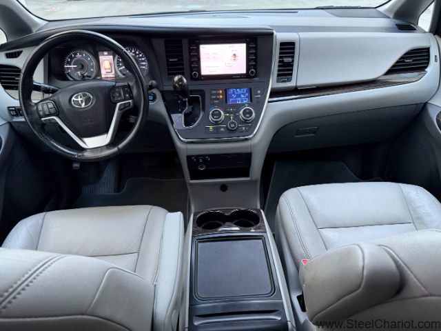 Used 2018 Toyota Sienna XLE image 9