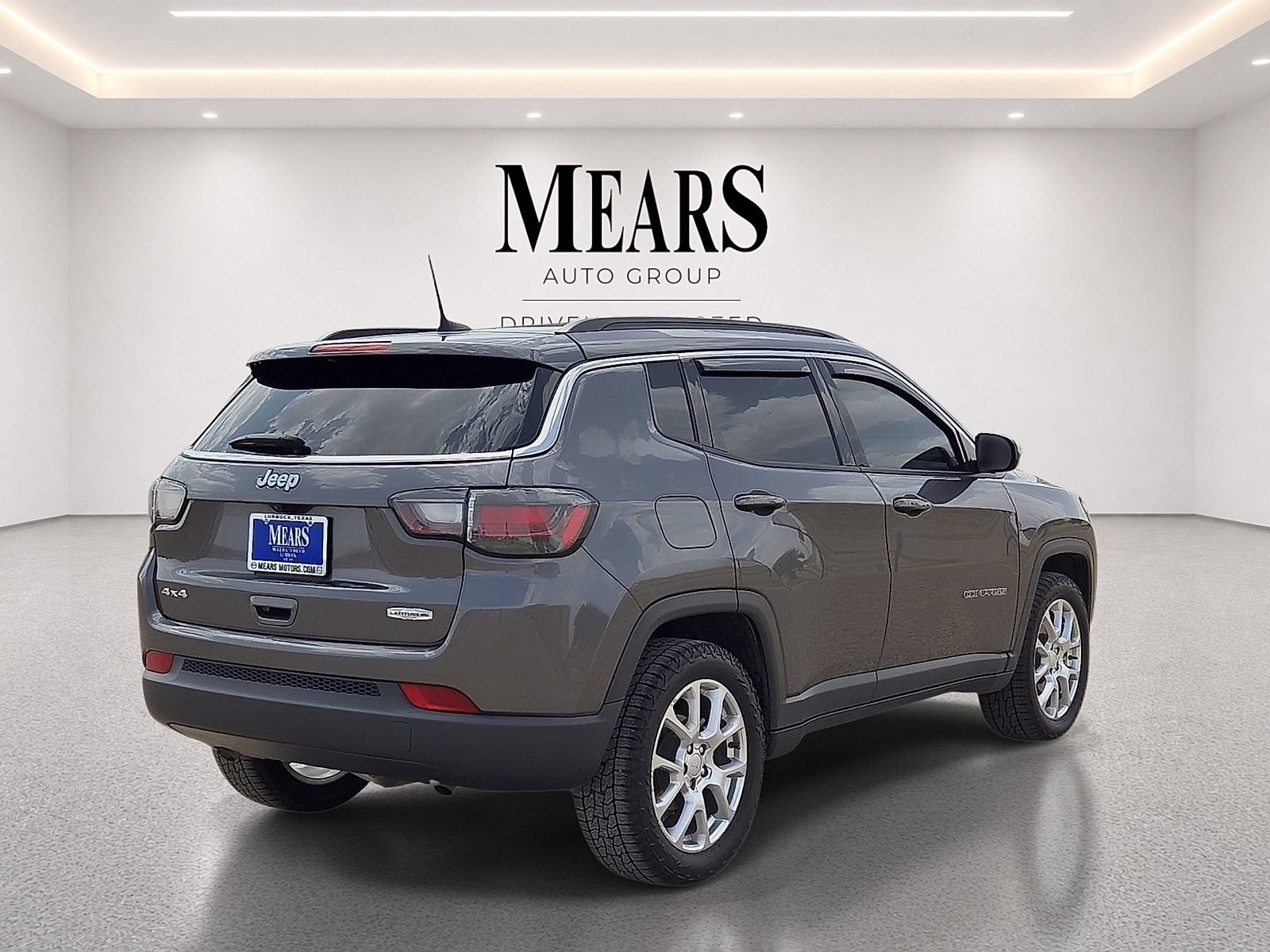 Used 2023 Jeep Compass Latitude w/ Sun and Sound Group AWD/4WD image 5