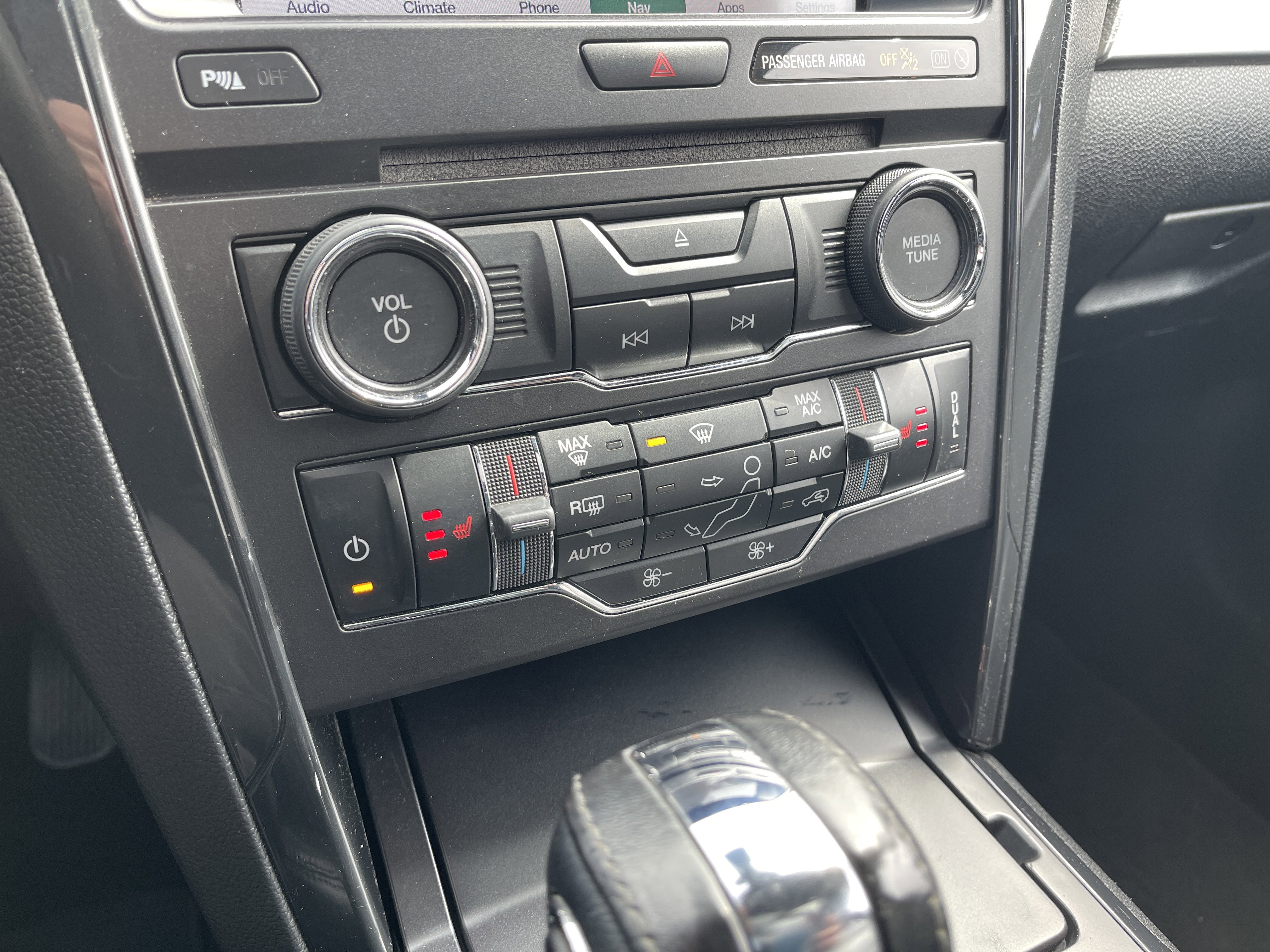 Used 2018 Ford Explorer XLT w/ Equipment Group 202A image 24