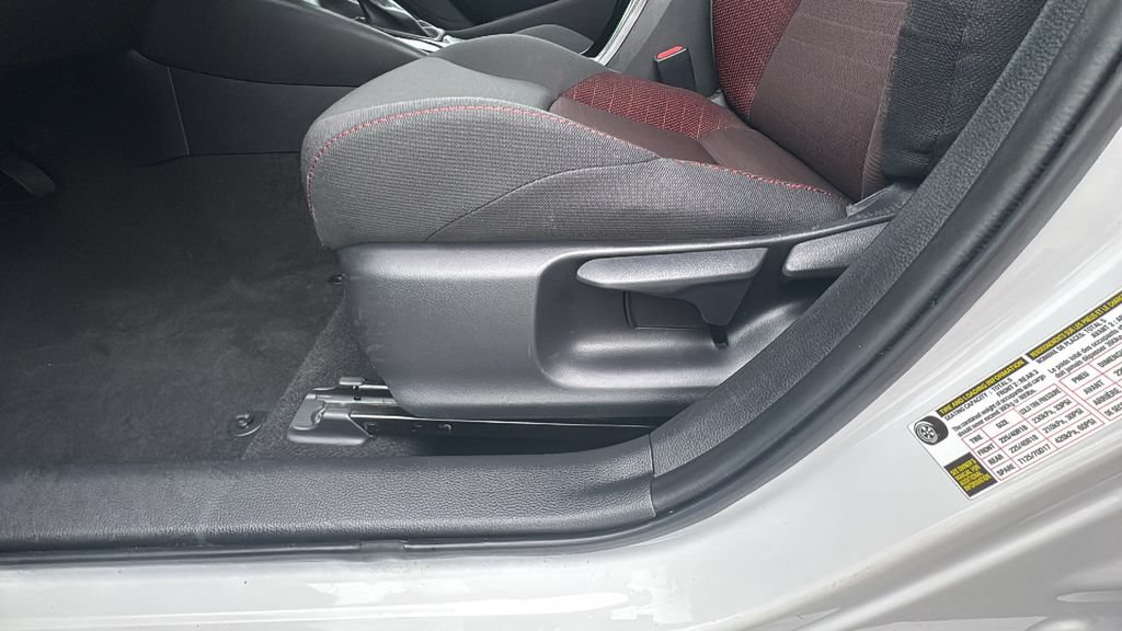 Used 2025 Toyota Corolla SE FWD image 9