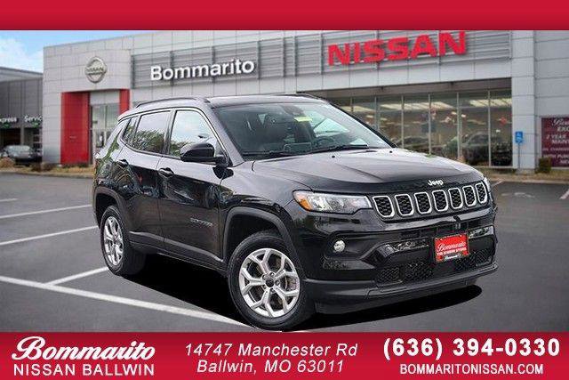 Used 2025 Jeep Compass Latitude w/ Sun & Sound Group AWD/4WD image 1