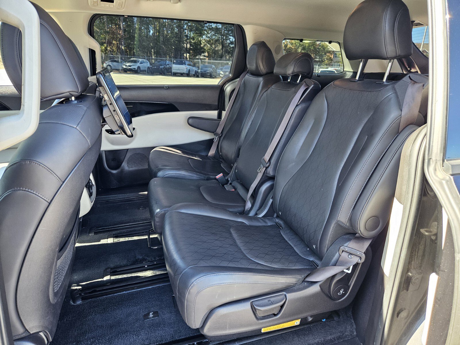 Used 2022 Kia Carnival SX image 11