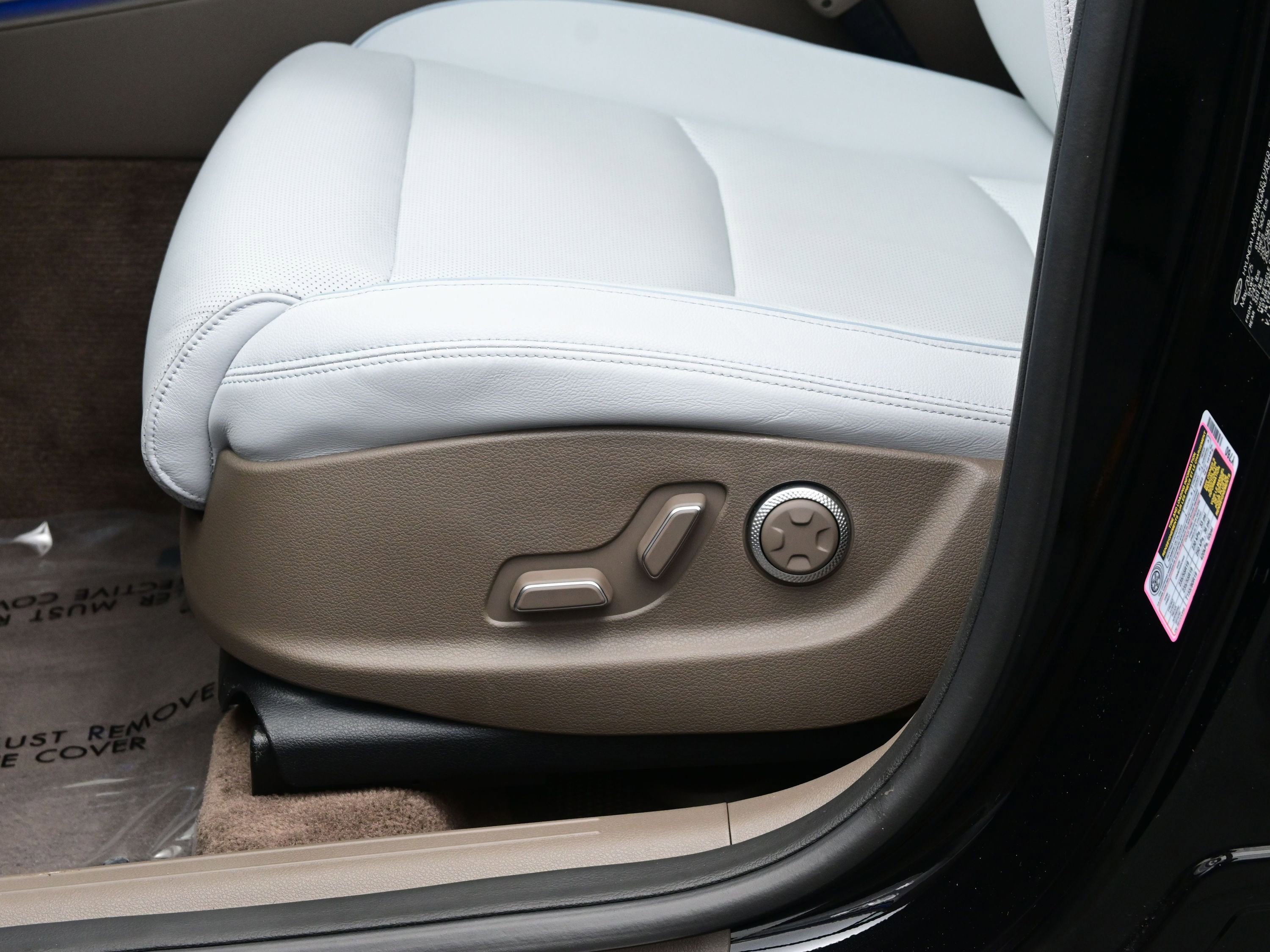 Certified 2026 Genesis GV70 2.5T Advanced image 11