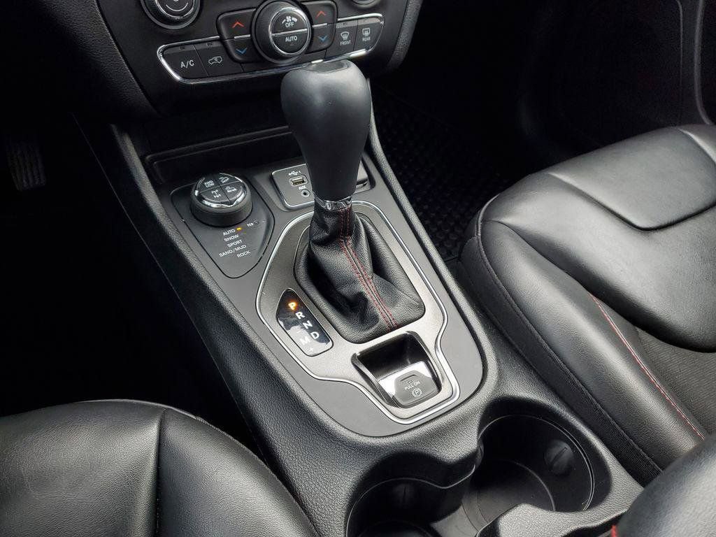 Used 2021 Jeep Cherokee Trailhawk w/ Comfort/Convenience Group image 20