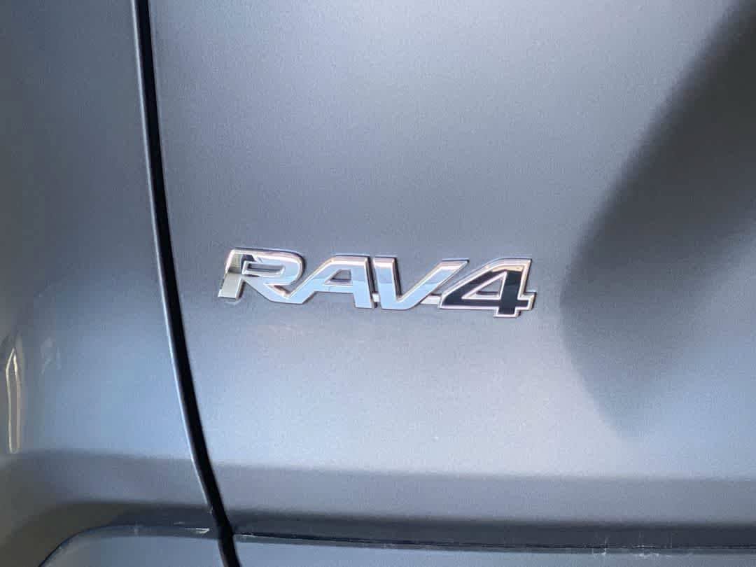 Used 2025 Toyota RAV4 XLE AWD/4WD image 11