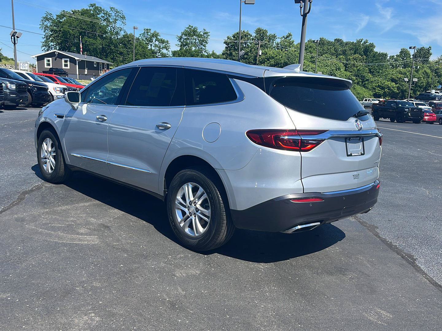 Used 2019 Buick Enclave Essence AWD/4WD image 3