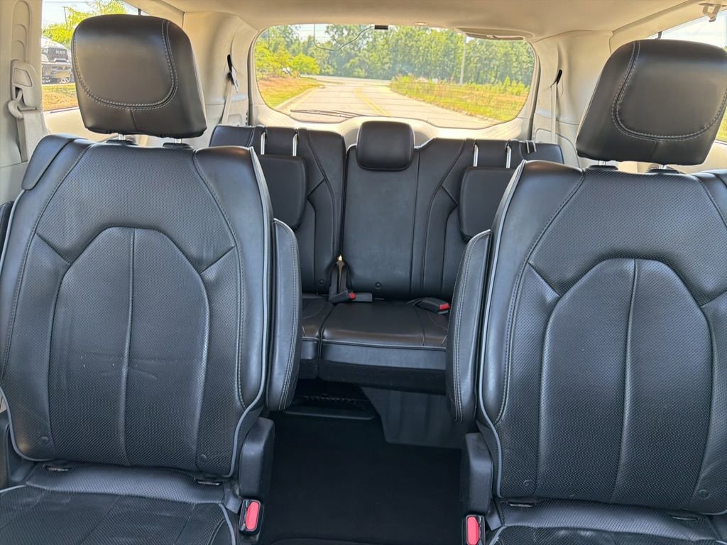 Used 2018 Chrysler Pacifica Limited w/ Advanced Safetytec Group FWD image 15