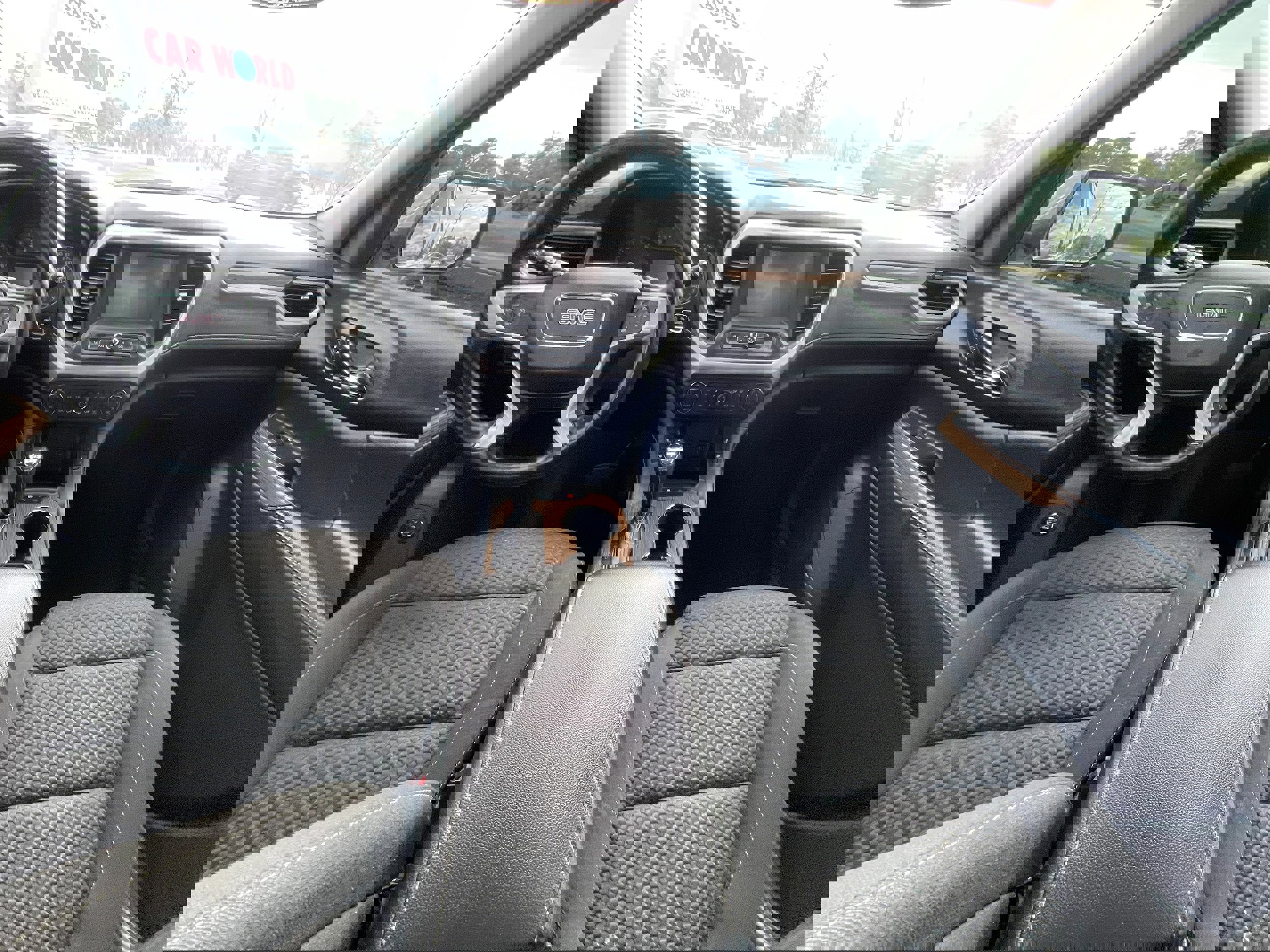 Used 2017 GMC Acadia SLE w/ Driver Alert Package I image 17