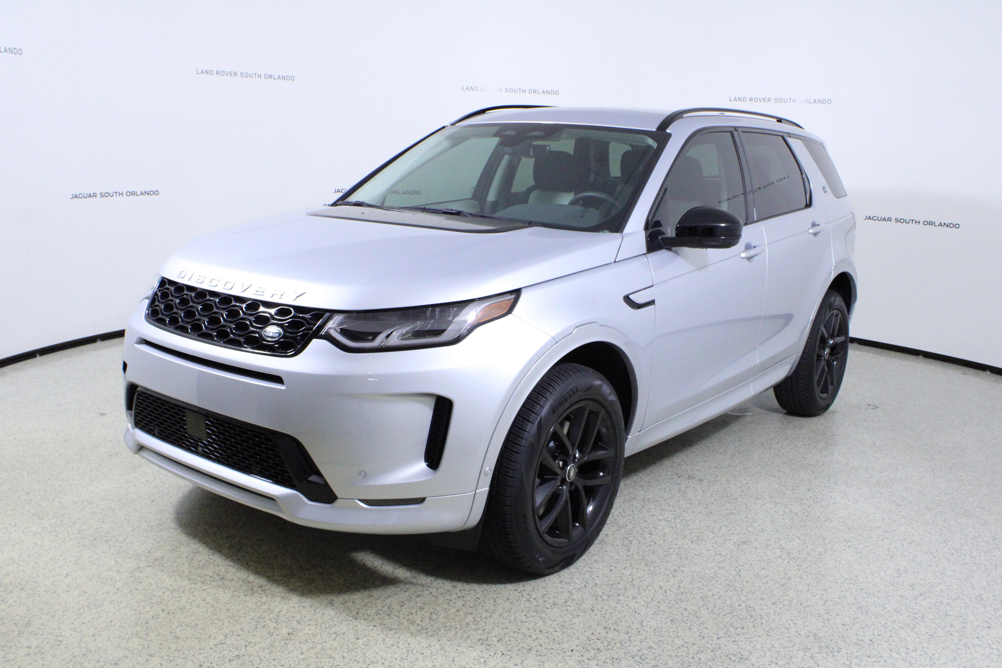 Used 2025 Land Rover Discovery Sport S image 4