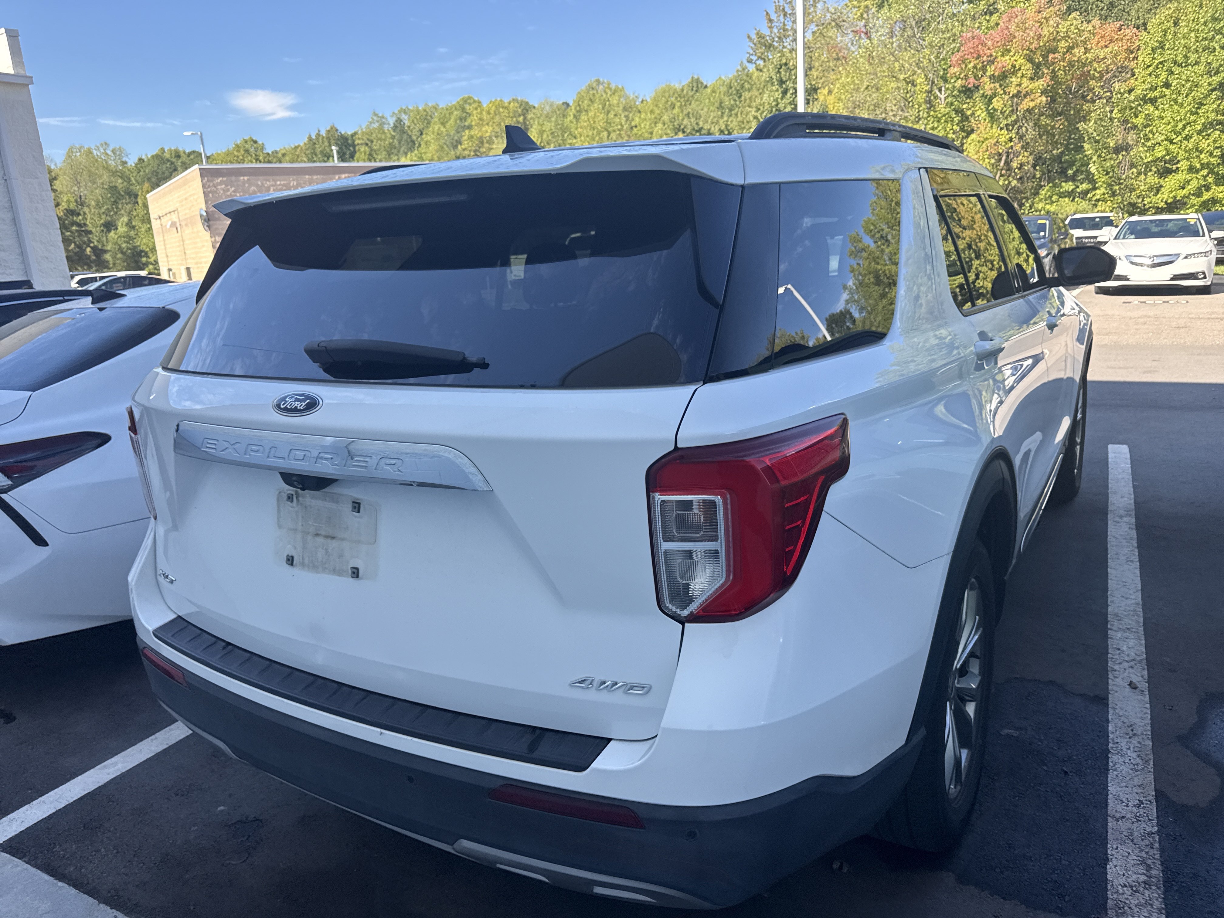 Used 2021 Ford Explorer XLT w/ Equipment Group 202A AWD/4WD image 7