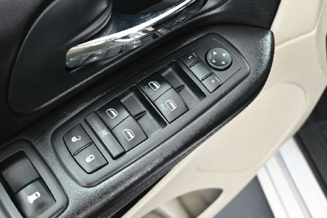 Used 2012 Dodge Grand Caravan SXT FWD image 14