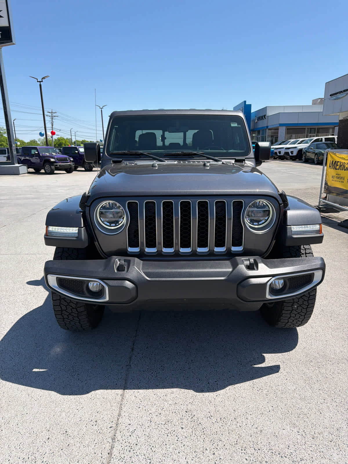 Used 2020 Jeep Gladiator Overland AWD/4WD image 3
