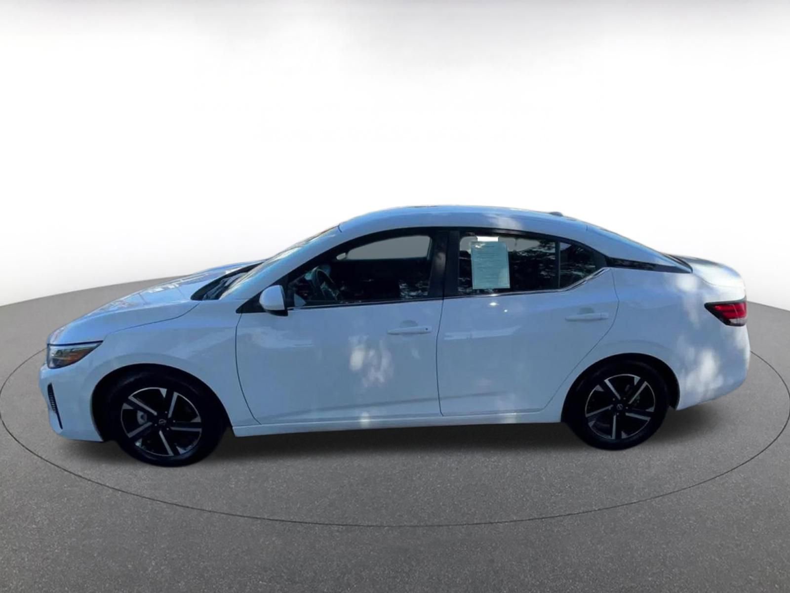Used 2025 Nissan Sentra SV FWD image 9