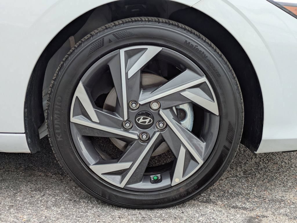 Used 2025 Hyundai Elantra Sport FWD image 10