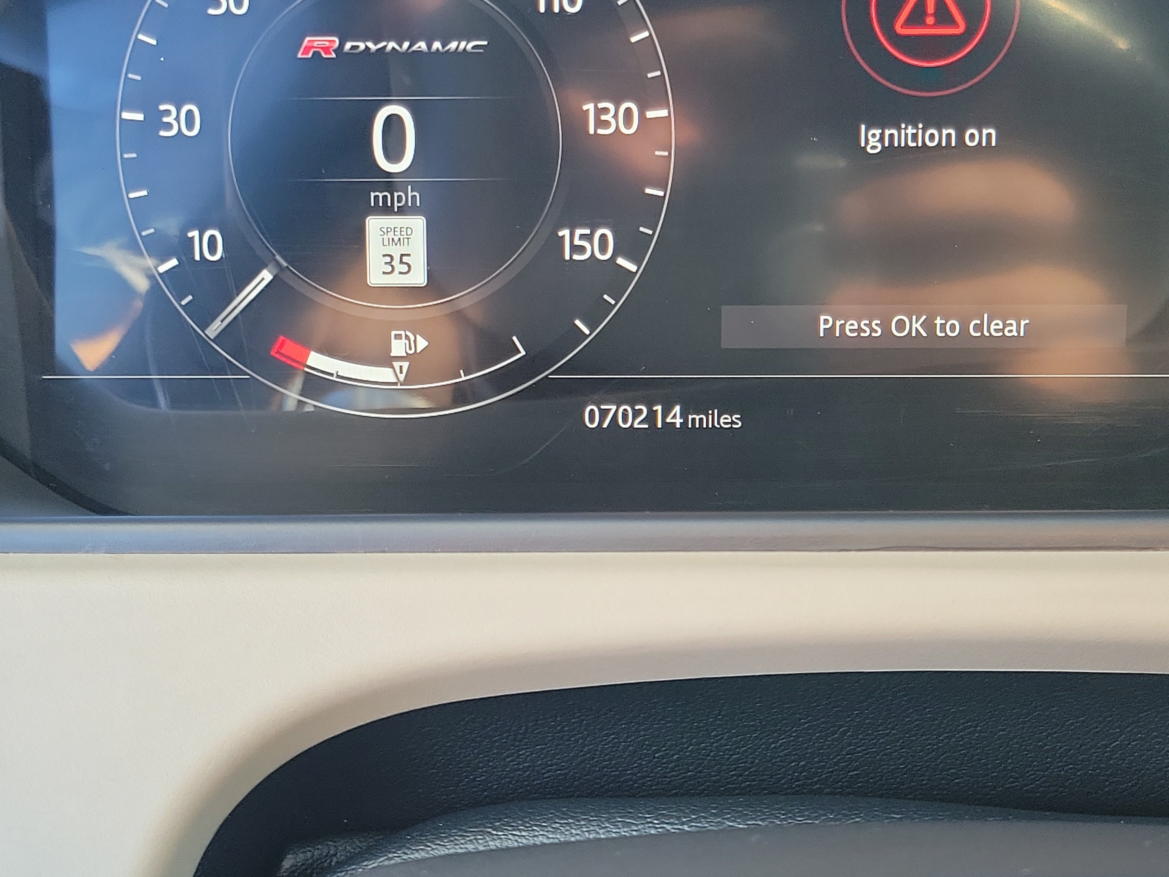 Used 2019 Land Rover Range Rover Velar R-Dynamic SE AWD/4WD image 25