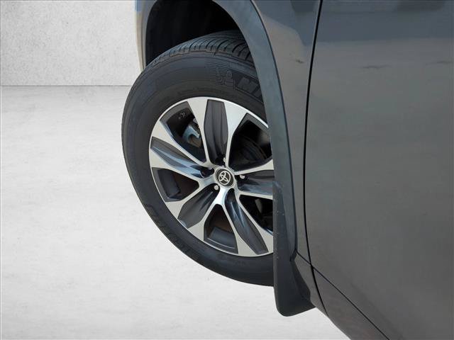 Used 2024 Toyota Highlander XLE FWD image 10