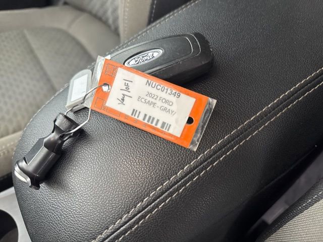 Used 2022 Ford Escape SE w/ SE Sport Appearance Package image 32