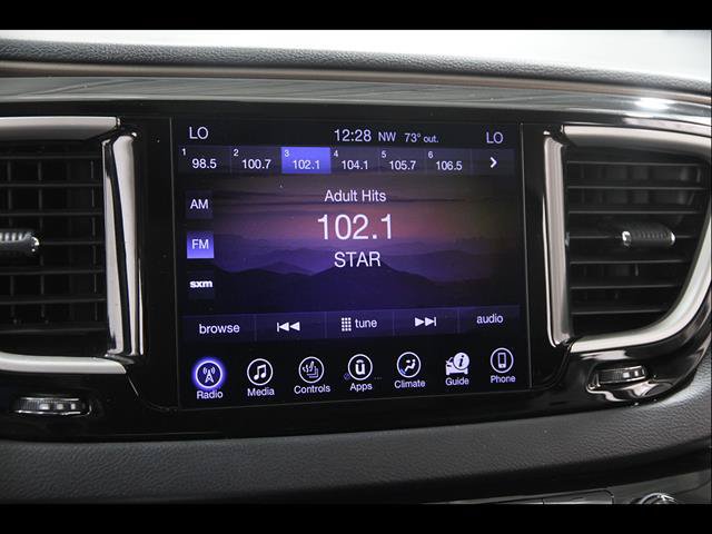 Used 2017 Chrysler Pacifica Touring-L FWD image 10