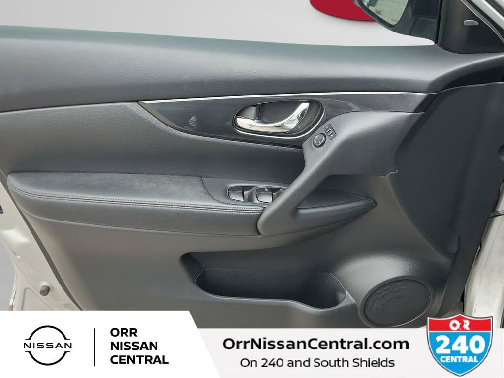 Used 2017 Nissan Rogue SV FWD image 16