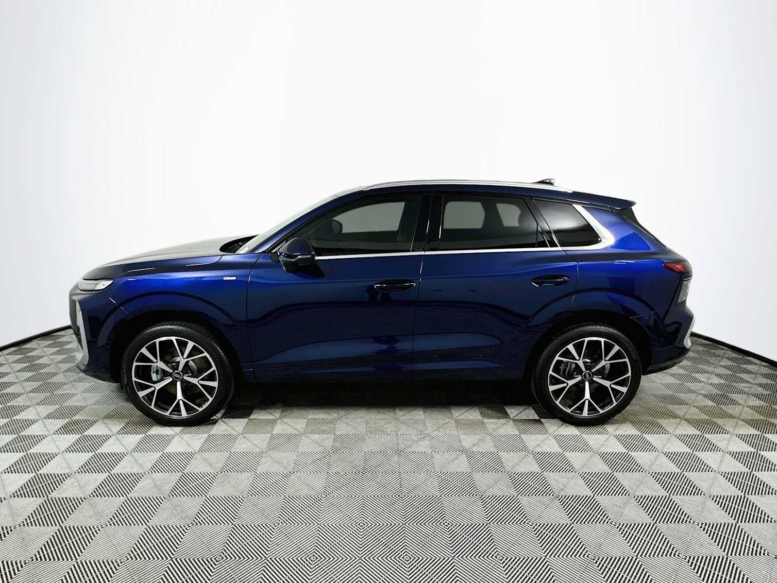 New 2026 Audi Q3 quattro 2.0T AWD/4WD image 4