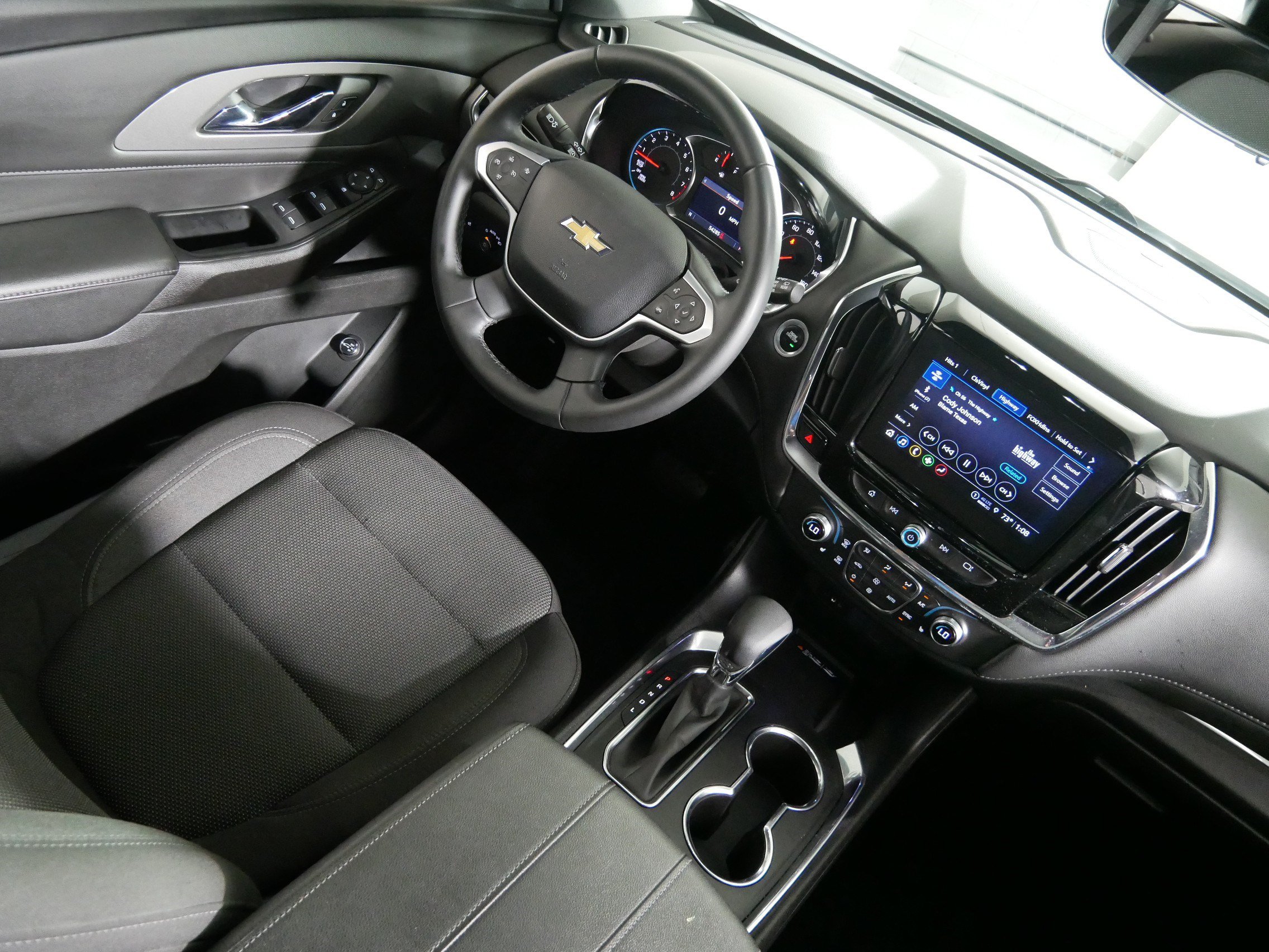 Used 2023 Chevrolet Traverse LT w/ Rear Camera Mirror Package AWD/4WD image 9