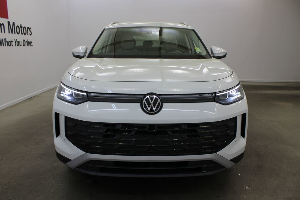 Certified 2025 Volkswagen Tiguan SE image 7