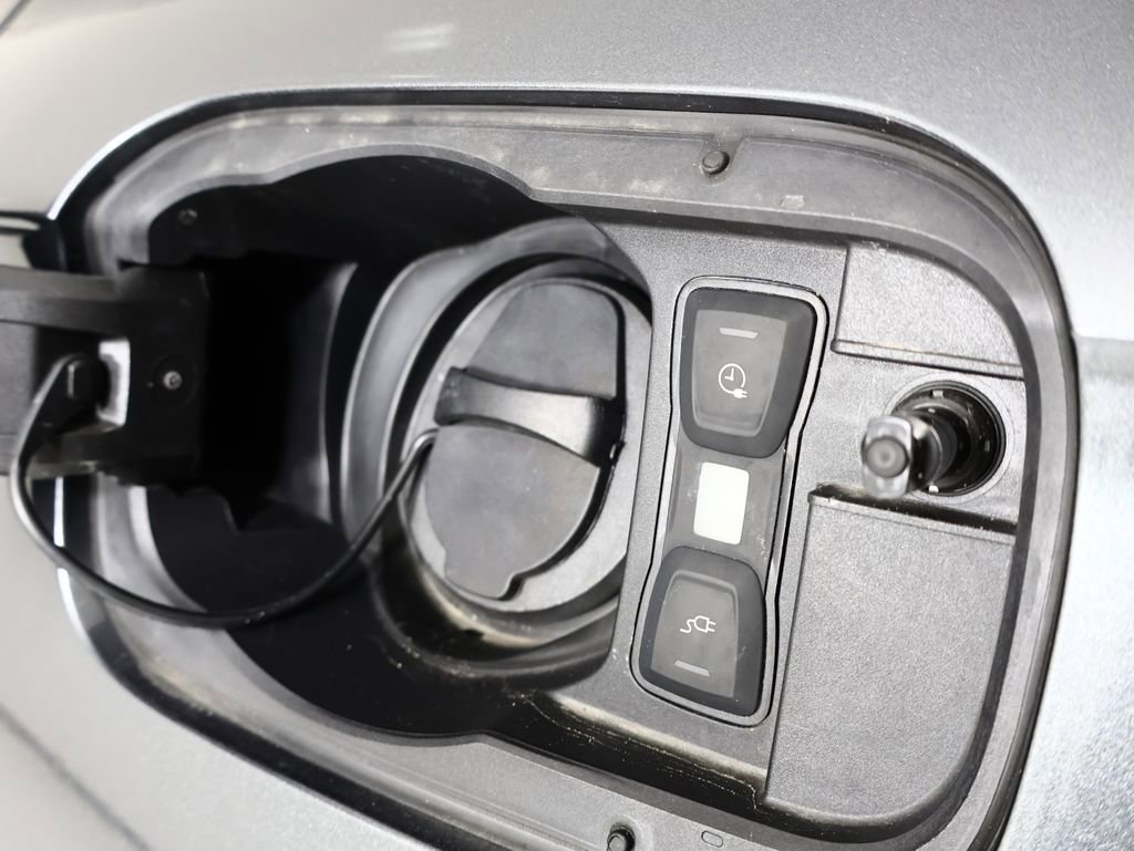 Used 2024 Audi Q5 e Premium w/ Convenience Package image 18