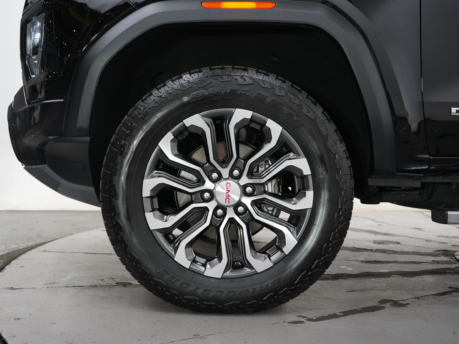 Used 2024 GMC Canyon Denali AWD/4WD image 28