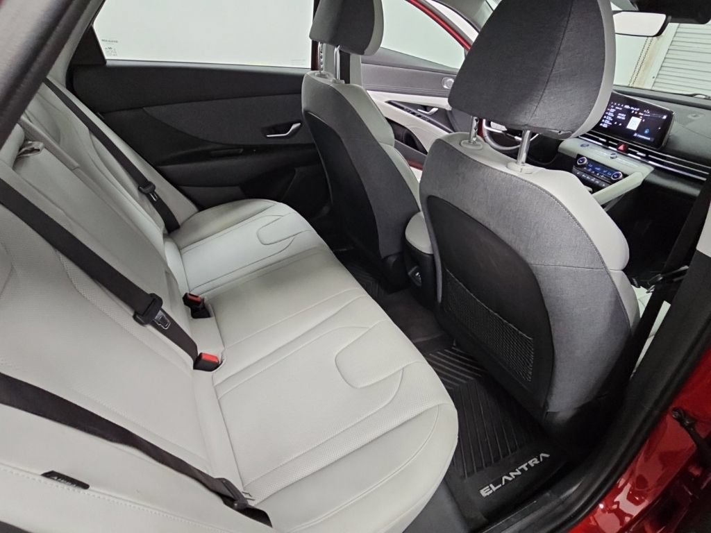 Used 2025 Hyundai Elantra Limited FWD image 35