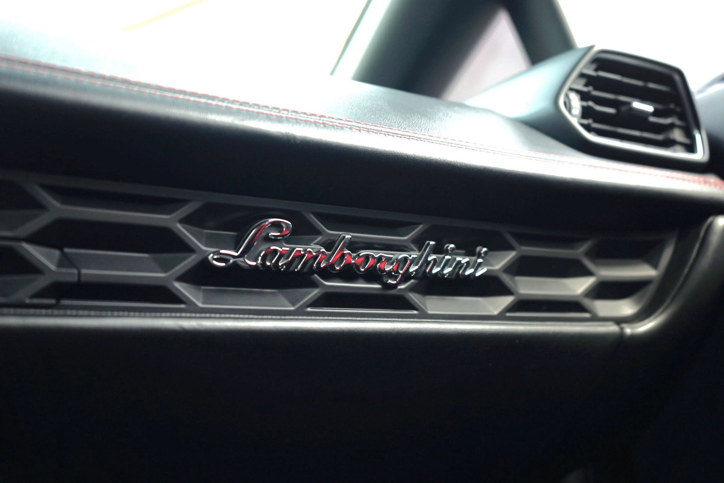 Used 2018 Lamborghini Huracan LP 580-2 image 35