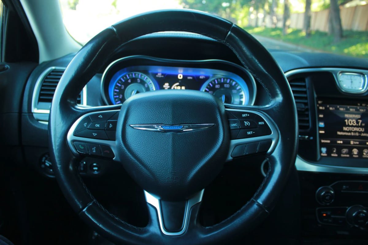 Used 2015 Chrysler 300 Limited RWD image 12
