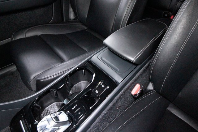 Certified 2025 Volvo XC40 B5 Plus image 10