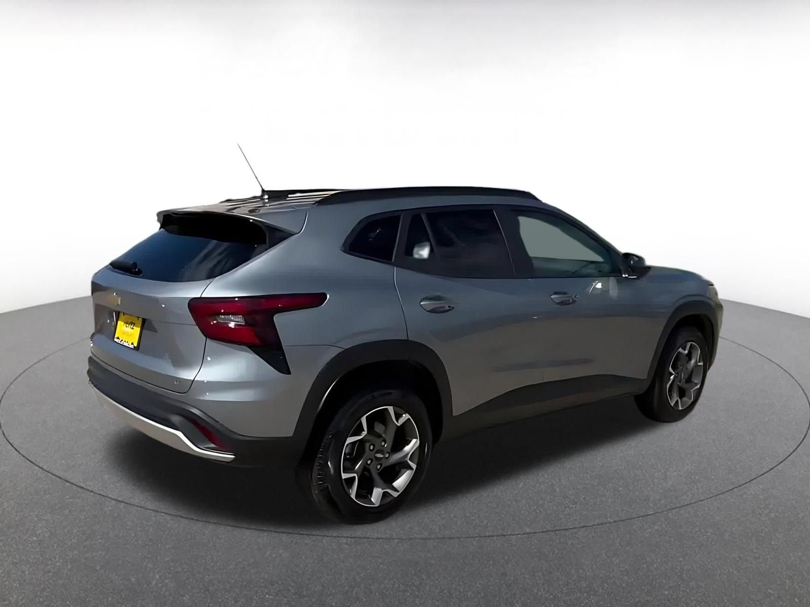 Used 2025 Chevrolet Trax LT FWD image 15