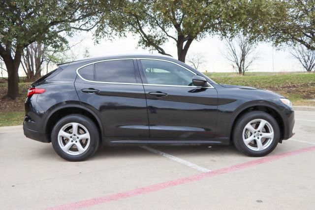 Used 2018 Alfa Romeo Stelvio AWD image 6