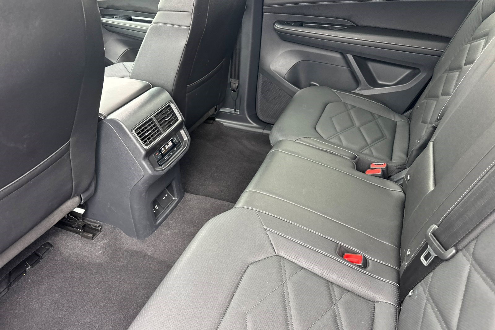 Used 2026 Volkswagen Atlas SE AWD/4WD image 30