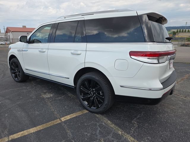 Used 2023 Lincoln Navigator Reserve w/ Monochromatic Package RWD image 6