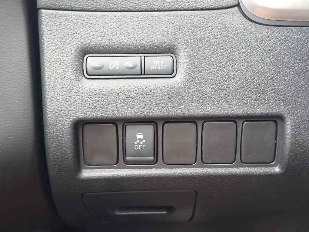 Used 2018 Nissan Murano S AWD/4WD image 17