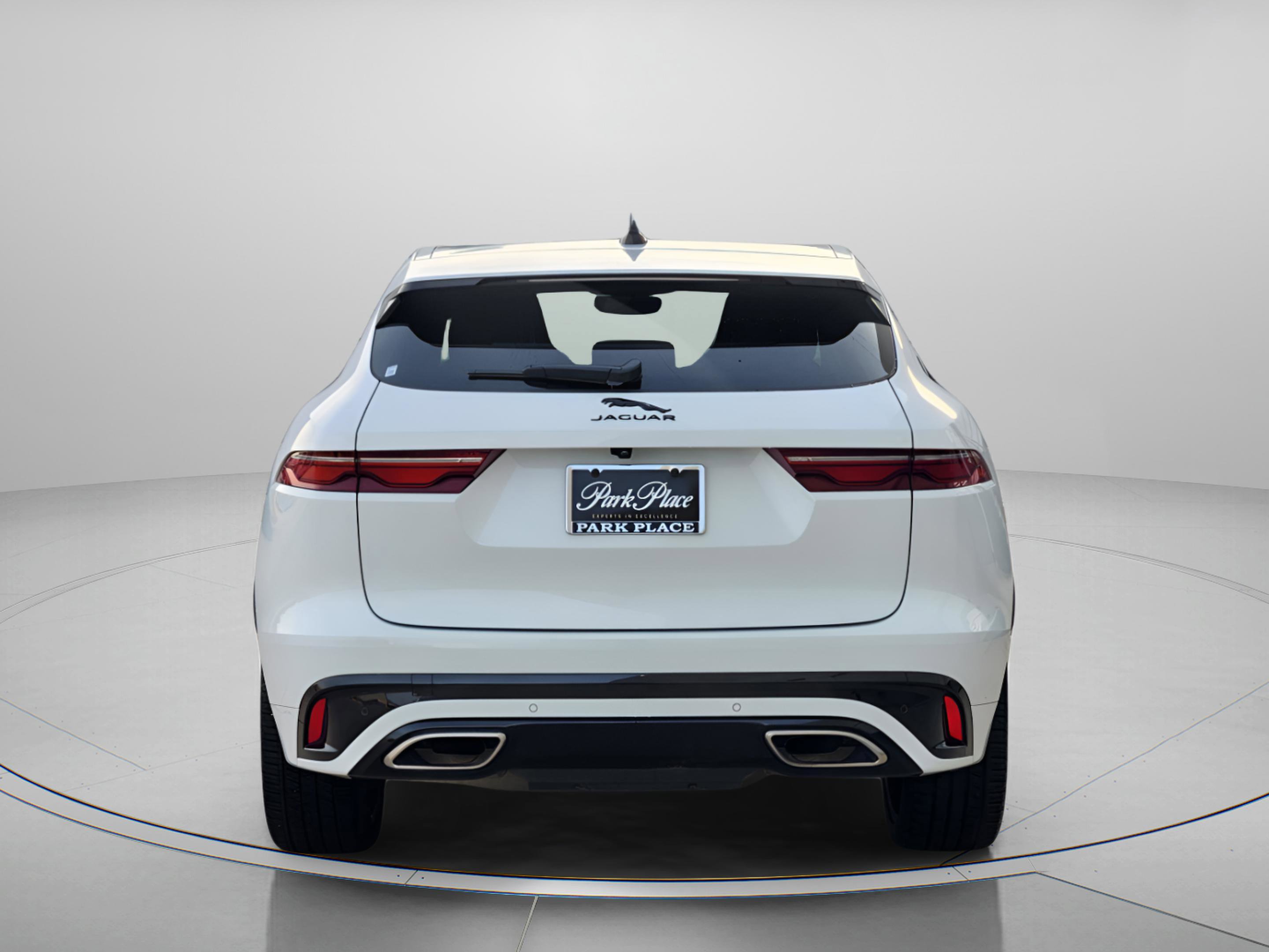 Certified 2024 Jaguar F-PACE R-Dynamic S image 4