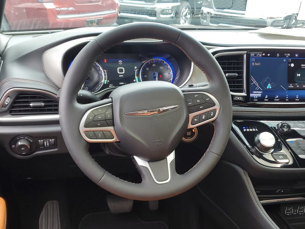 Certified 2024 Chrysler Pacifica Pinnacle AWD/4WD image 12