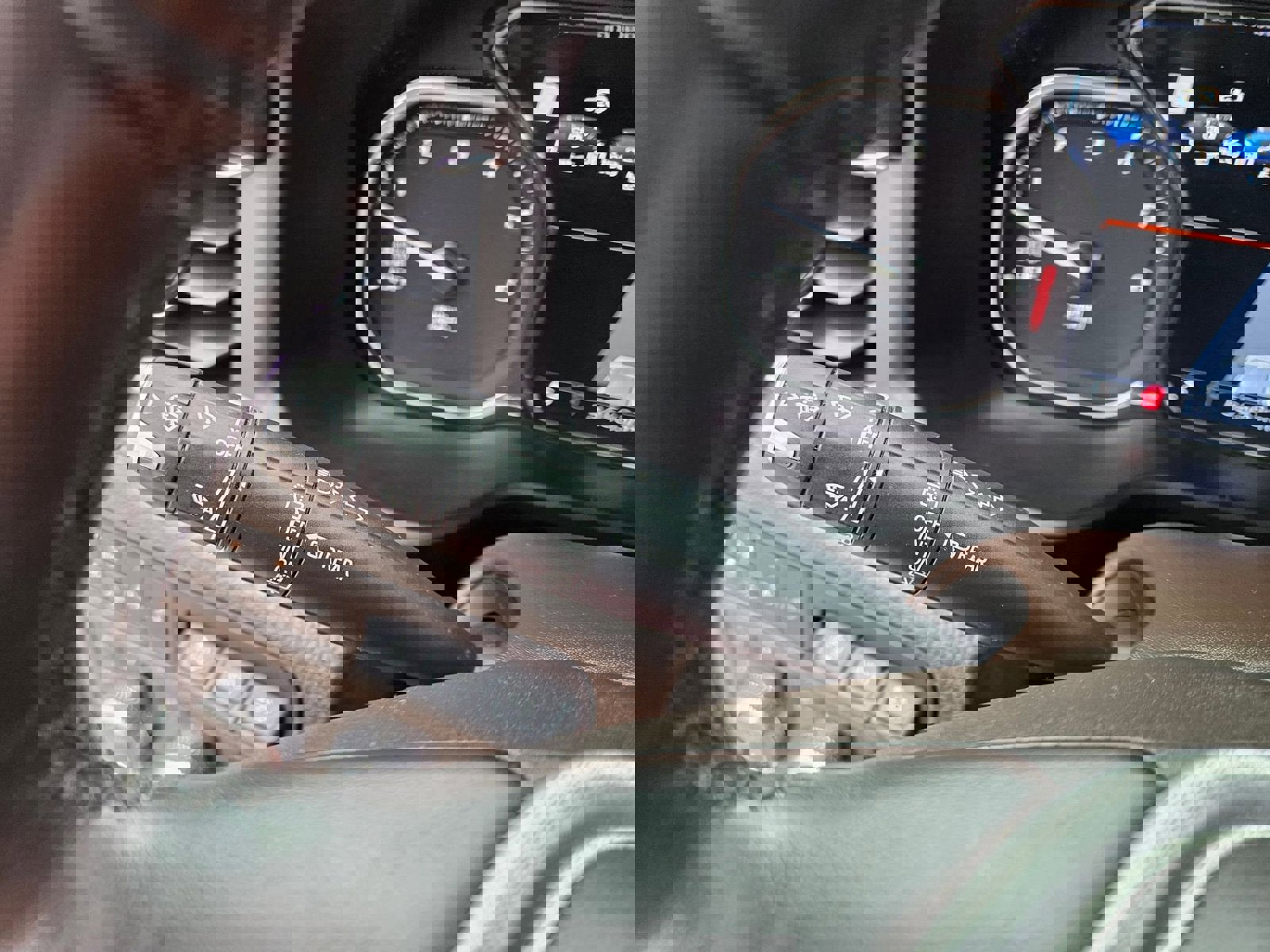 Used 2021 GMC Yukon Denali w/ Denali Premium Package image 14