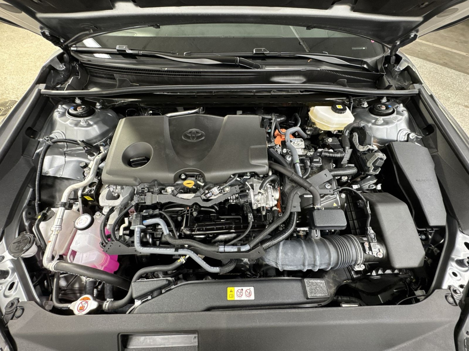 Used 2025 Toyota Camry SE FWD image 40